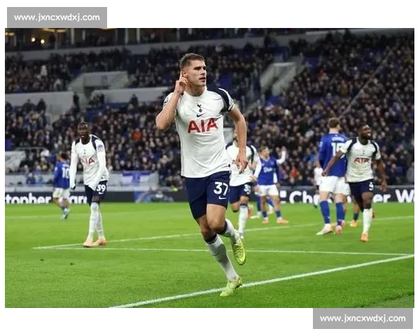 范德芬头球双响封神！热刺 3-0 破咒升前三